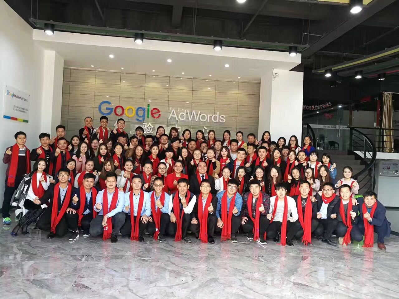 筑夢(mèng)前行，第一頁新年全員動(dòng)員大會(huì)，我們?cè)谝黄? />
                                    </div>
                                    <div   id=